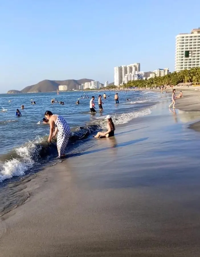 Santa Marta, El Rinconcito Hogareno. Hermoso Apto Y Amplio Con Piscina, Cerca Playa Bello Horizonte. Santa Marta (Magdalena)